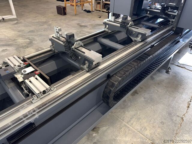 4-osé CNC obráběcí centrum Tekna TKE 944-7