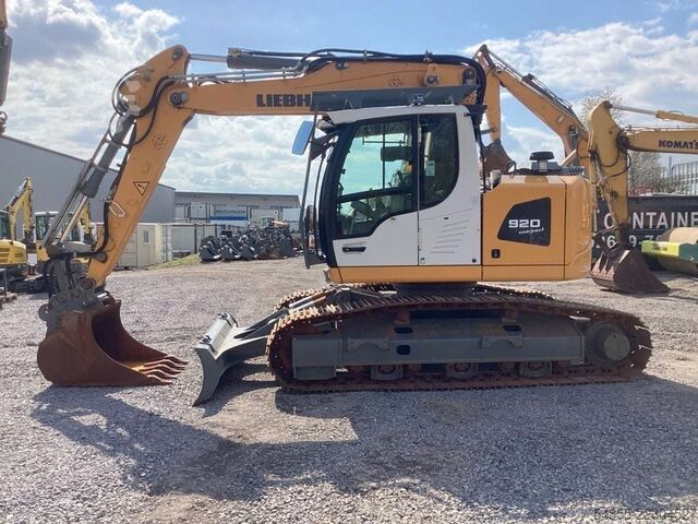 Paletli ekskavatör LIEBHERR R920 Compact