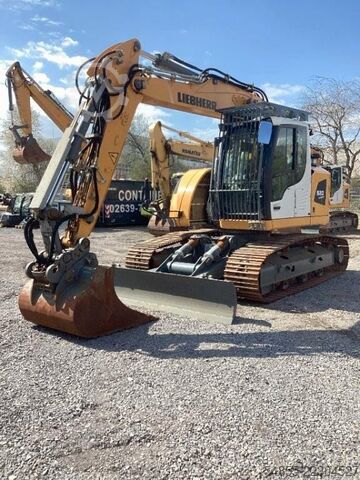 Paletli ekskavatör LIEBHERR R920 Compact
