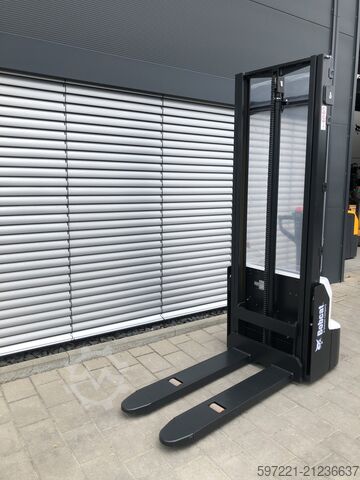 Pallet Stackers Bobcat LSM12N NEUGERÄT!!!