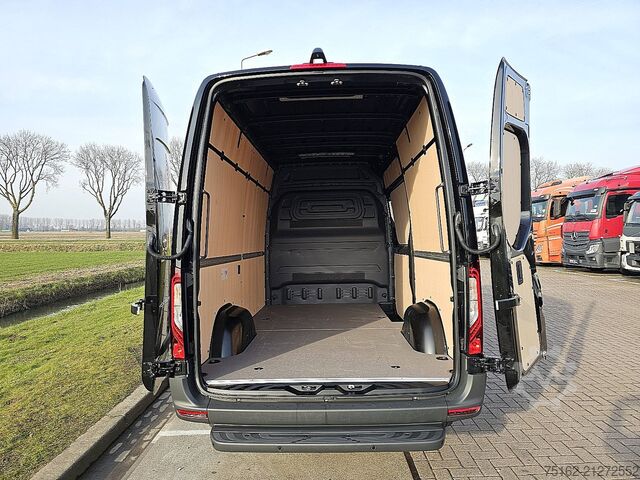 High-roof van MERCEDES-BENZ ESPRINTER L2H2 300 KM WLTP LED