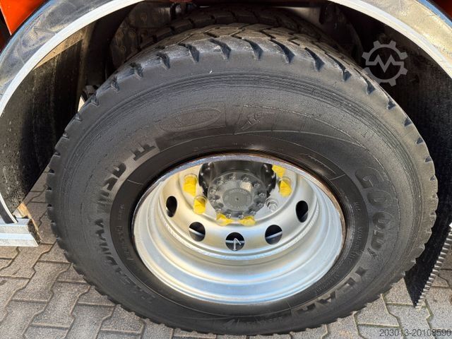 Flatbed truck RENAULT Premium Lander Pritsche mit Kran FASSI