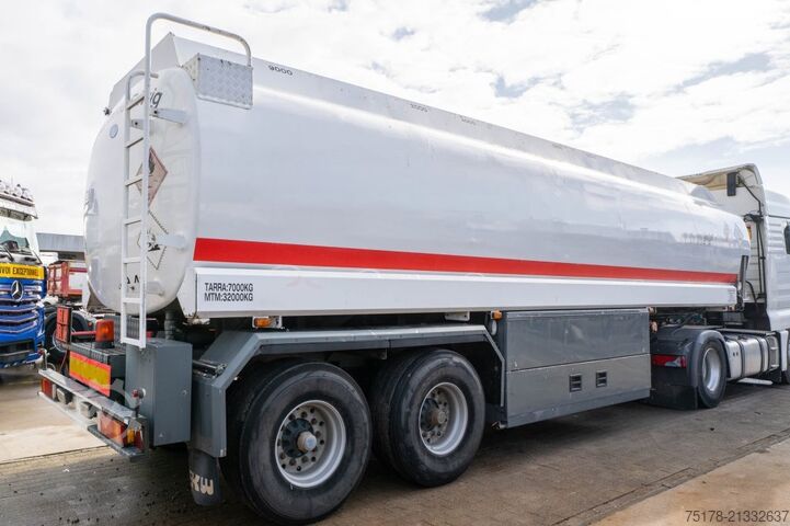 Camion cisternă EKW EKW-ROC32T2D - 32 000 L/5 comp.