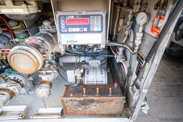 Camion cisternă EKW EKW-ROC32T2D - 32 000 L/5 comp.