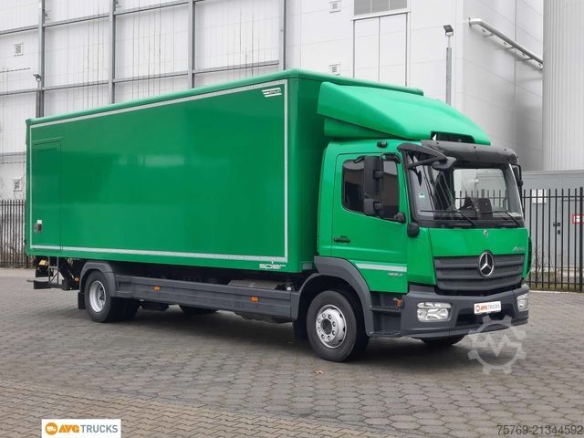 Autocarro con cassone MERCEDES-BENZ 1524 L Koffer 7,35 m mit Tür + LBW 2t