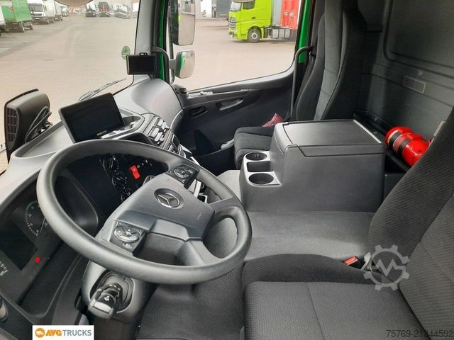 Autocarro con cassone MERCEDES-BENZ 1524 L Koffer 7,35 m mit Tür + LBW 2t