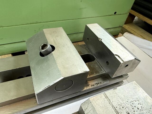 Partija mašinskih stega Machine Vises (2x) nan