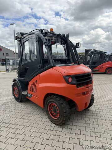 Chariot élévateur à fourche diesel Linde H50D-02