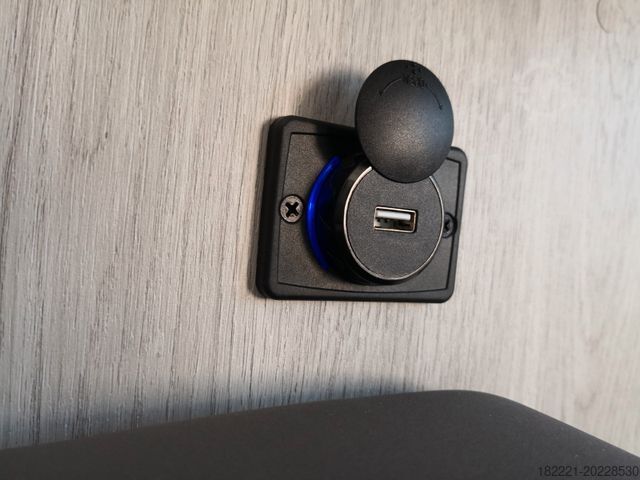 Kamper kombi ROLLER TEAM Livingstone 5 Go * Solar * Markise * Extras