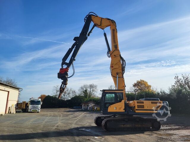 Abbruchbagger Hyundai HX330L with demolition boom, standard boom & shear
