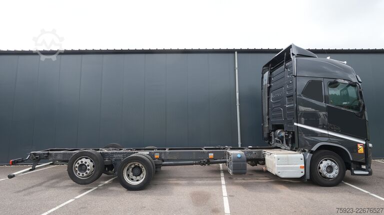 Fahrgestell mit Fahrerhaus Volvo FH 420 6x2 chassis truck
