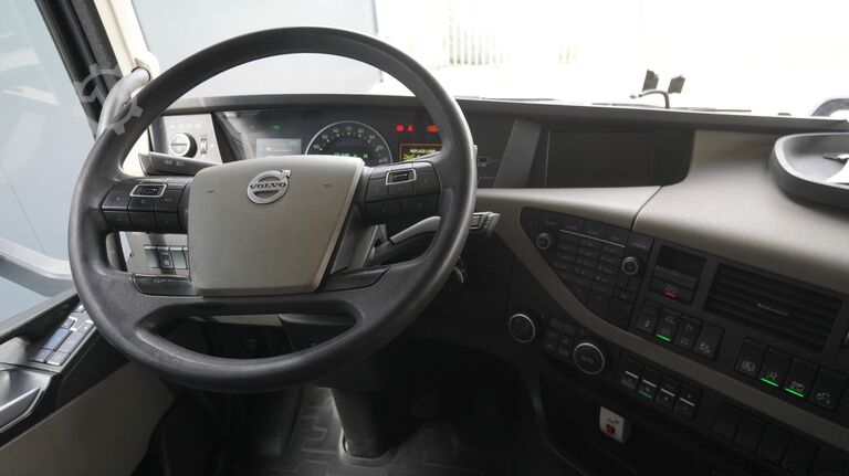 Fahrgestell mit Fahrerhaus Volvo FH 420 6x2 chassis truck