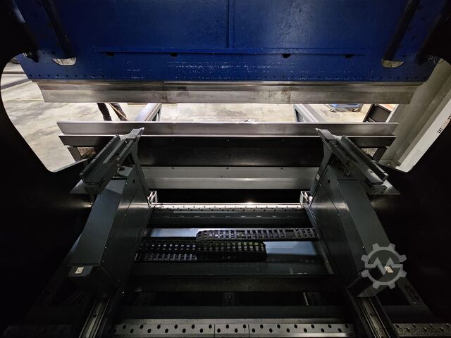 CNC afkantpers met 8 assen, 100 ton, 3060 mm werkbreedte Colly Bombled 100T/3