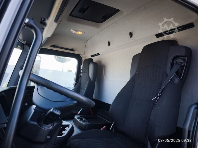 Camión plataforma con toldo Mercedes-Benz 1830L ANTOS EURO 6