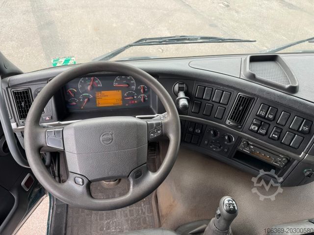 Kreaturvogn VOLVO FM9 380 6x2*4 Tiertransporter / Livestock
