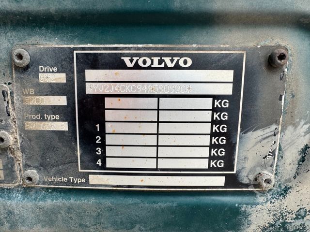 Kreaturvogn VOLVO FM9 380 6x2*4 Tiertransporter / Livestock