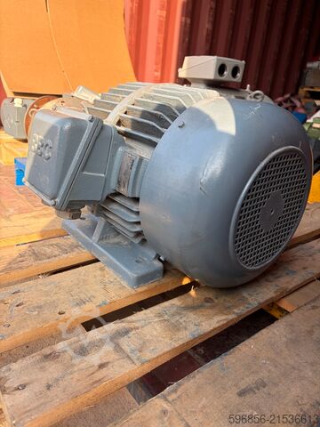 Electric motor BBC GU180 M4AG 18.5kW 1460rpm 380/660V IM B3 Silnik elektryczny BBC GU180 M4AG 18,5kW 1460rpm 380/660V IM B3 Silnik elektryczny BBC GU180 M4AG 18,5kW 1460rpm 380/660V IM B3