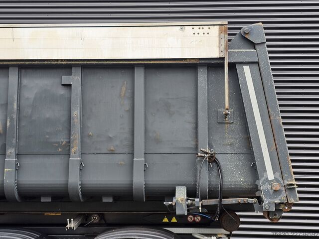 - CONTENITORE / CAVO - ATTACCO A GANCIO - CONTAINER / KABEL - HAAK OPNAME