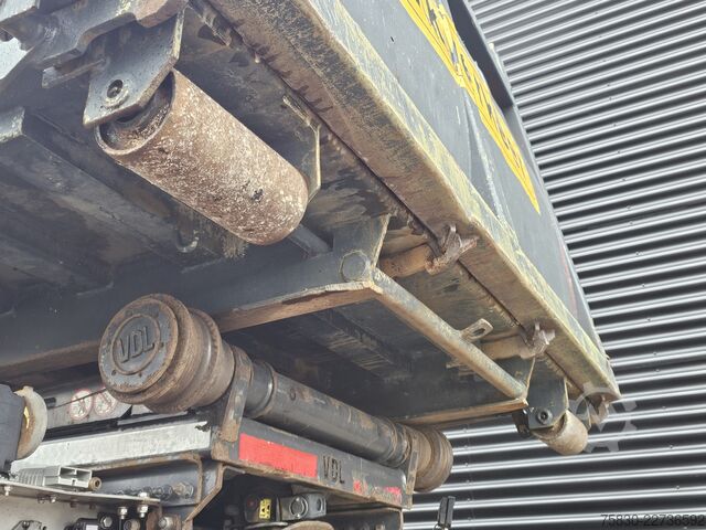 - CONTENITORE / CAVO - ATTACCO A GANCIO - CONTAINER / KABEL - HAAK OPNAME