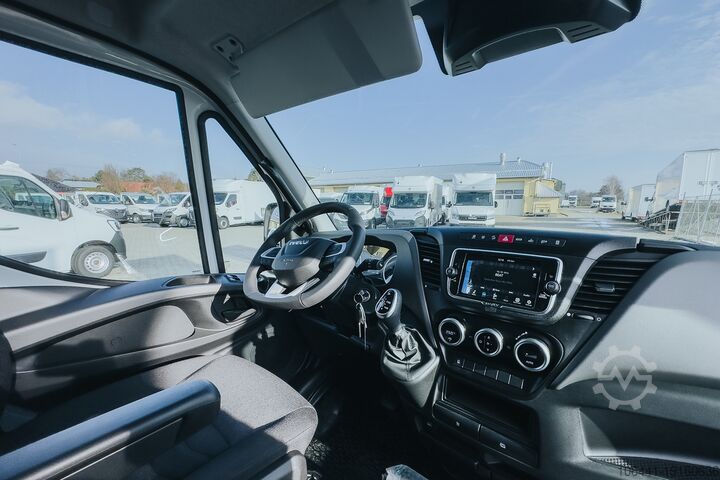 Transporter met koffer Iveco IVECO Daily 35S18 Automatik