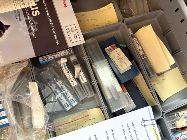 Werkplaats ladekast met inhoud PRECITOOL Workshop drawer cabinet with contents