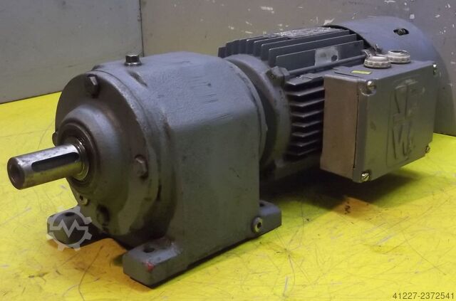 Getriebemotor 0,75 kW 72 U/min SEW-EURODRIVE R43DT80N4BM/HF