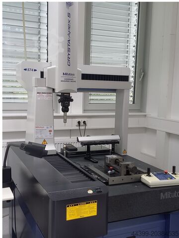 Machine à mesurer les coordonnées Mitutoyo Crysta Apex S574