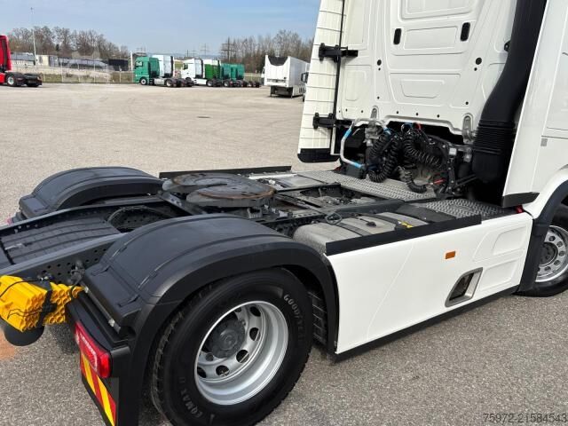 Standart çekici ünitesi  Actros 1851 LS