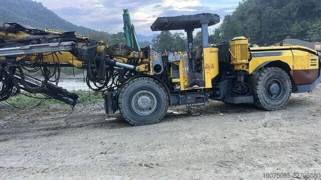 Bohrwagen Boomer Atlas Copco L2D