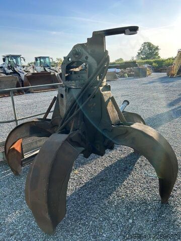  Sennebogen 825M