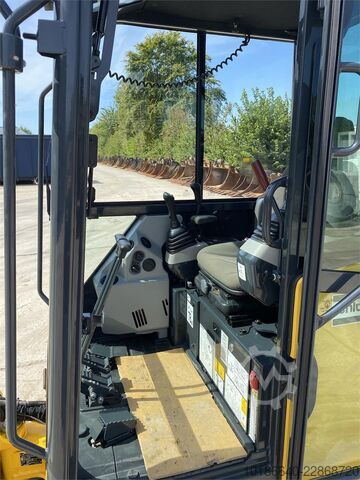  Komatsu PC17R-5
