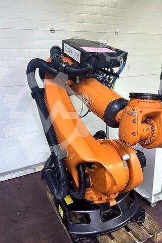 Průmyslový robot KUKA KR 210