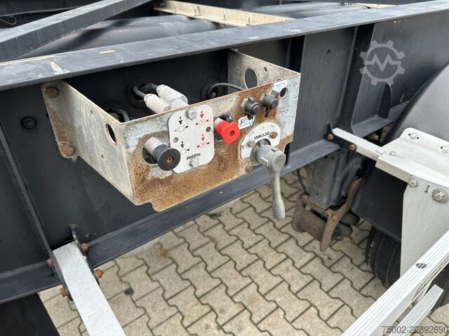Transport de conteneurs Van Hool 3B2013 20FT ADR CHASSIS / empty weight 3.300kg ...