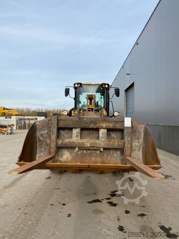 Wheel loader CAT 938 M (Bucket + Forks)