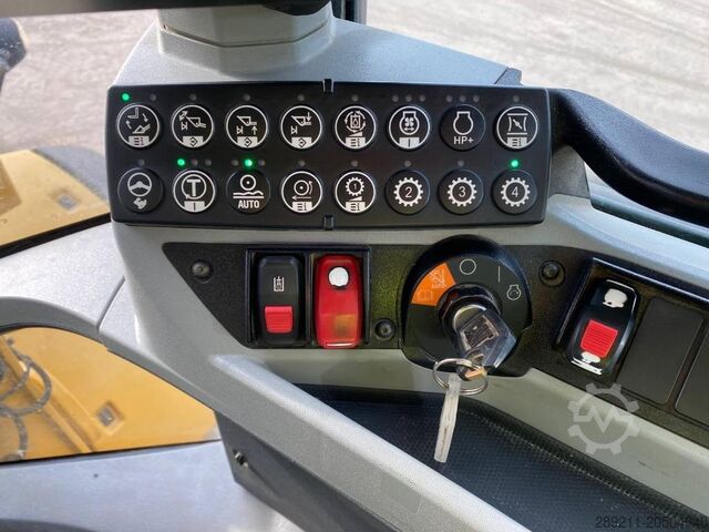 Wheel loader CAT 938 M (Bucket + Forks)