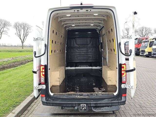 Camioneta familiar de techo alto VOLKSWAGEN CRAFTER 35 2.0 L2H2 Carplay AC Eur6