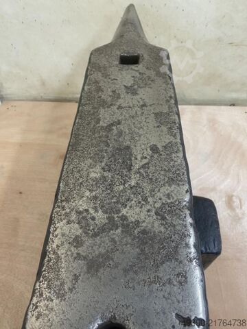 Anvil with rounded horn and rectangular horn; anvil in North German design, pointed horn  160