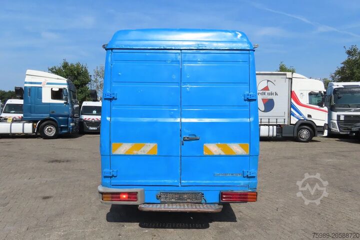 Furgoneta con caja Mercedes-Benz Vario 812D