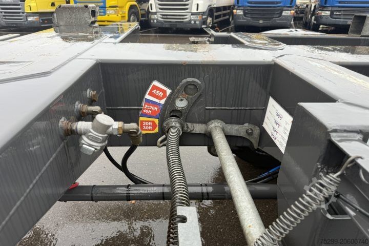 Auflieger-Wechselfahrgestell Fliegl SDS 380 Containertransport / Swiss-Vehicle