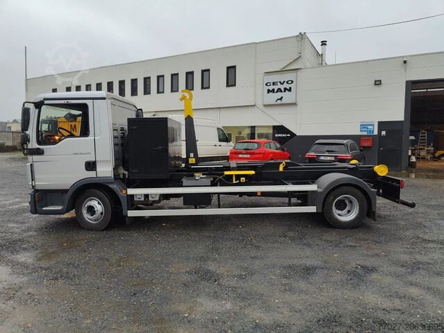 Sistema a braccio con gancio MAN TGL 12.250 with NEW Containersystem / Hooklift ...