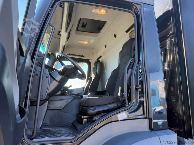 Vrachtwagen met laadbak en dekzeil Mercedes-Benz Antos