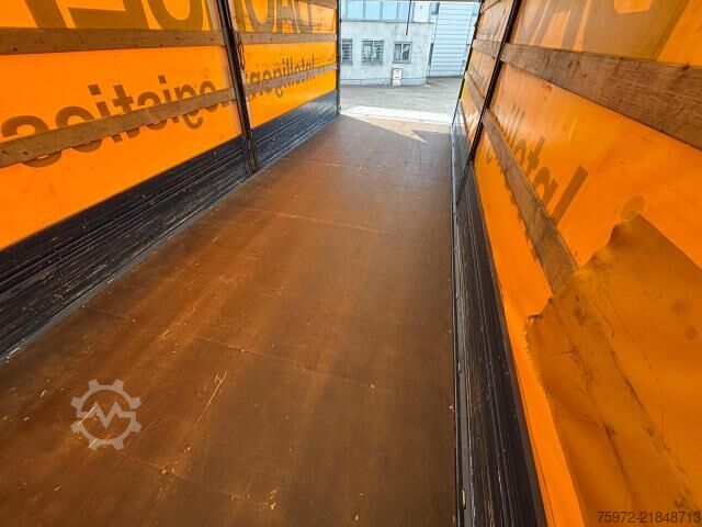 Valníkový nákladní automobil s plachtou  Atego 1527 L
