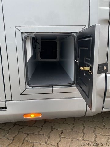 Viehtransporter RENAULT Master STX 5 Sitzer Haras ex. Lang Automatik