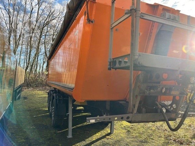 Volquete semirremolque SCHMITZ CARGOBULL SKI 24 7,2 Alu Kastenmulde  Verschleißboden neu