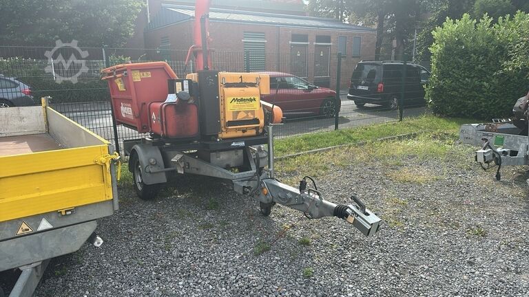 Shredder Dรผcker HM 200 Wood Chipper