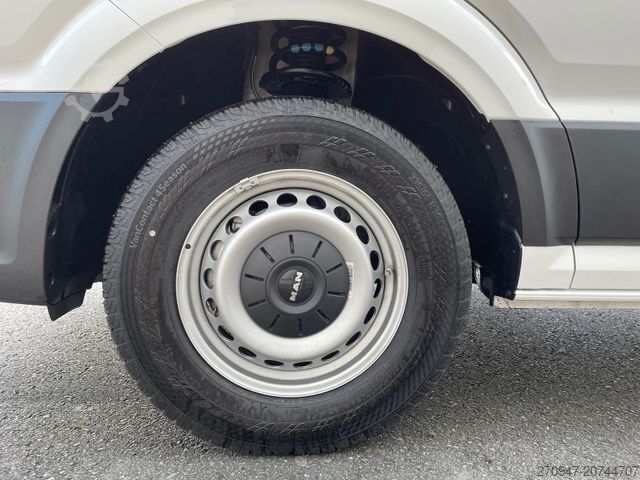 Transporter mit Koffer MAN TGE 3.160 Fahrgestell Einzelkabine Koffer NAVI