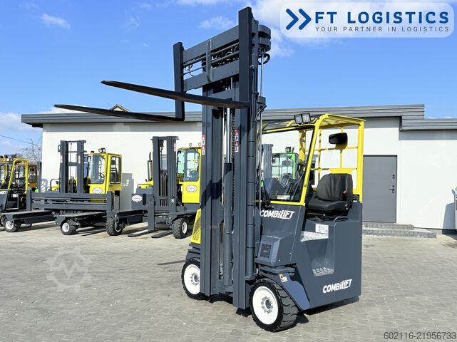 Carrello elevatore a 4 direzioni Combilift CB4500 GAS TRIPLEX 6400 FORK POSITIONER