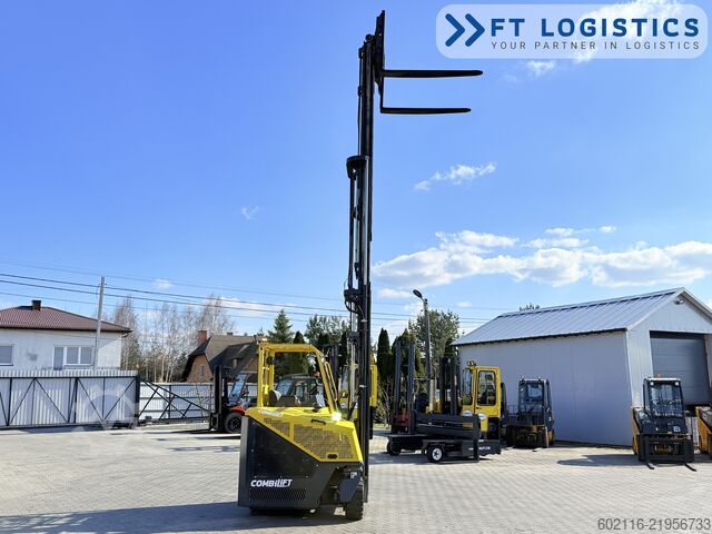 Carrello elevatore a 4 direzioni Combilift CB4500 GAS TRIPLEX 6400 FORK POSITIONER