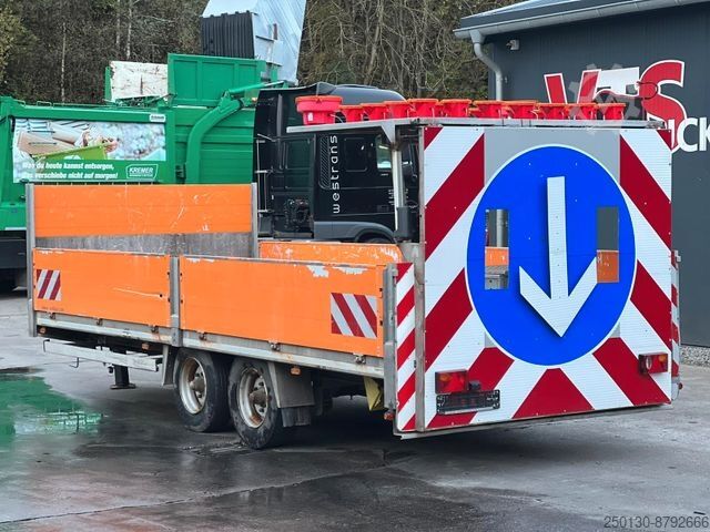 Otevřený přívěs HUMBAUR HBT Verkehrsleitanhänger mit Leuchtanlage