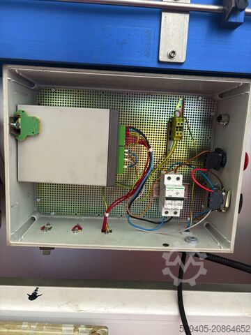 Automatyczna linia napełniająco-zamykająca do puszek / słoików / konserw / sztywnych opakowań Indosa Matic 100